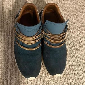 Esseutesse fringe shoes for sale!